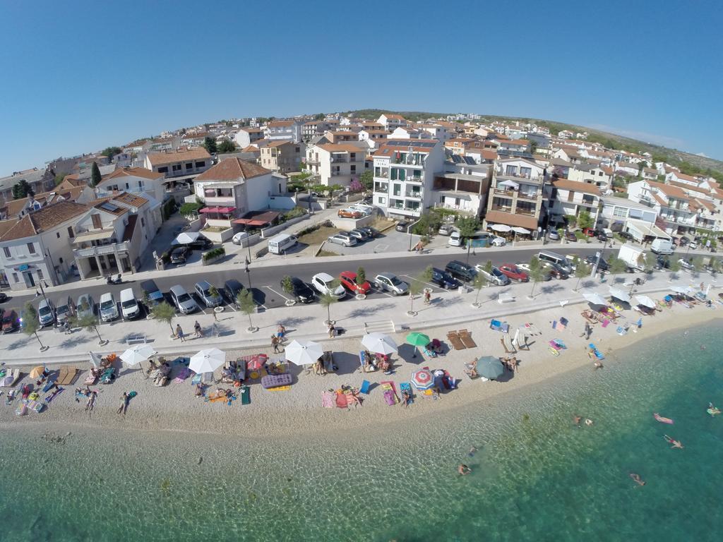 Beachfront Apartments Villa Sisa Primošten Buitenkant foto