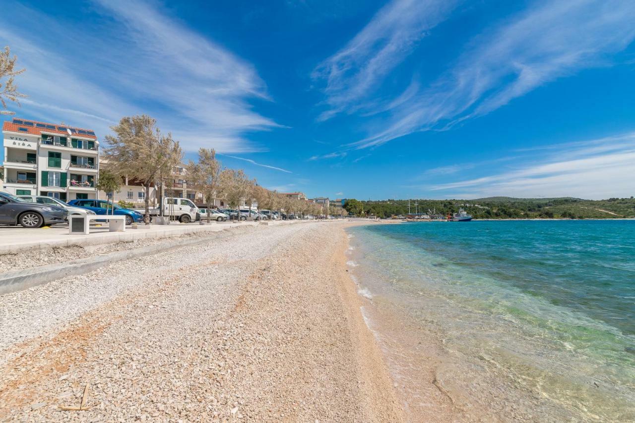 Beachfront Apartments Villa Sisa Primošten Buitenkant foto