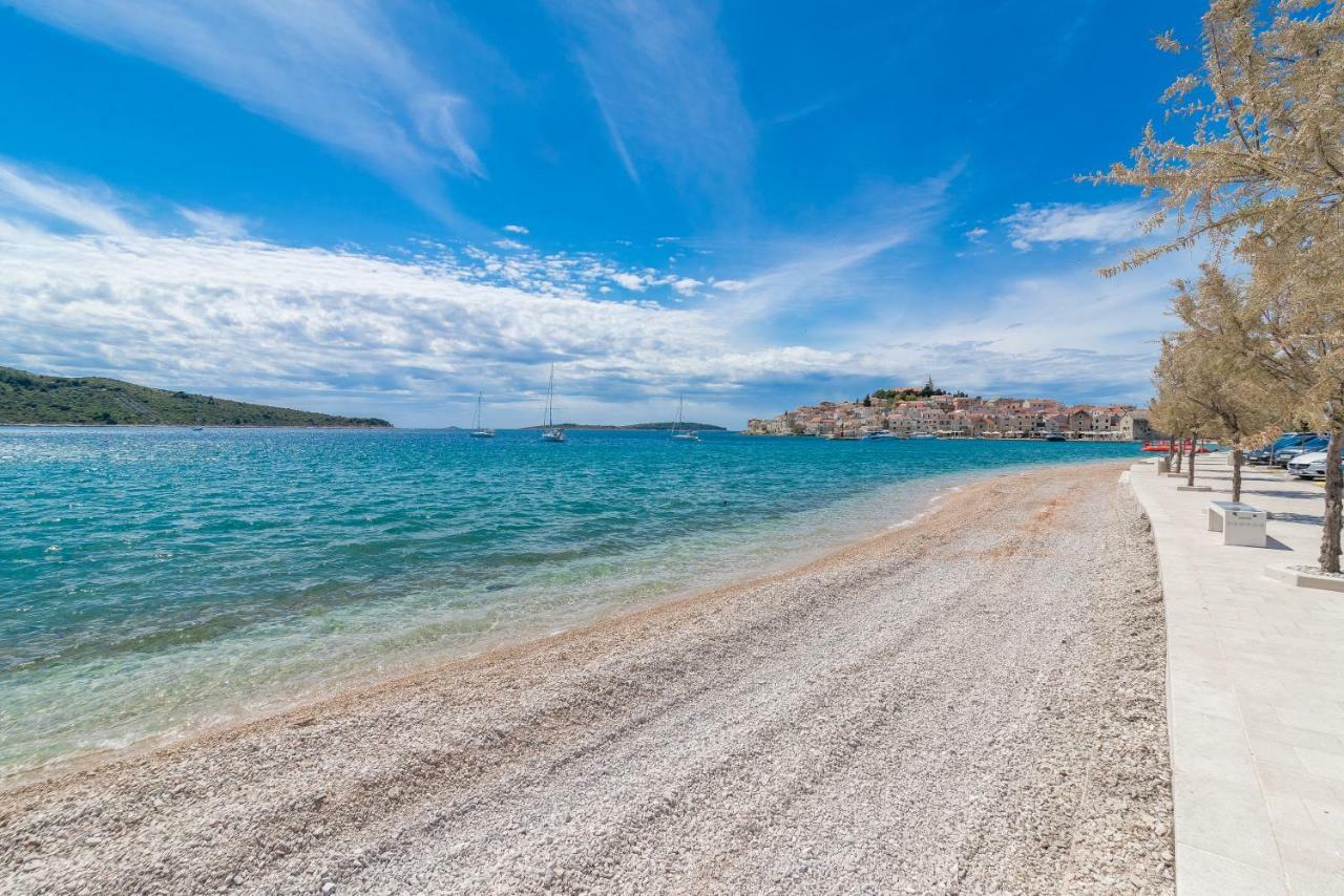 Beachfront Apartments Villa Sisa Primošten Buitenkant foto