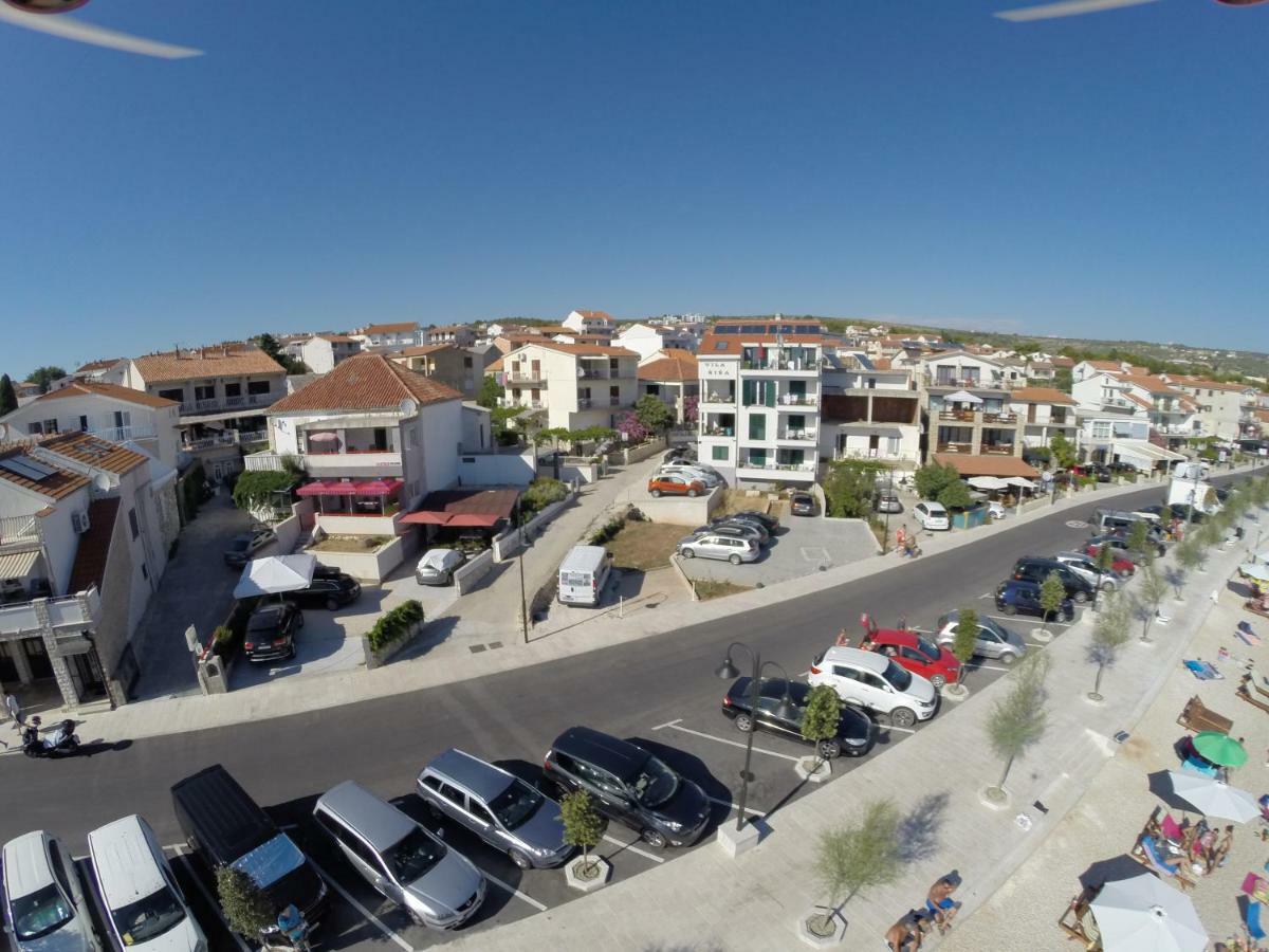 Beachfront Apartments Villa Sisa Primošten Buitenkant foto